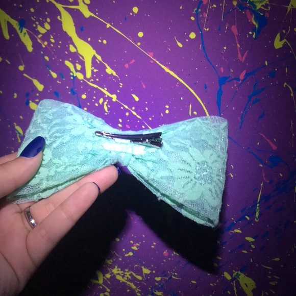 Bow - Picture 2 of 2